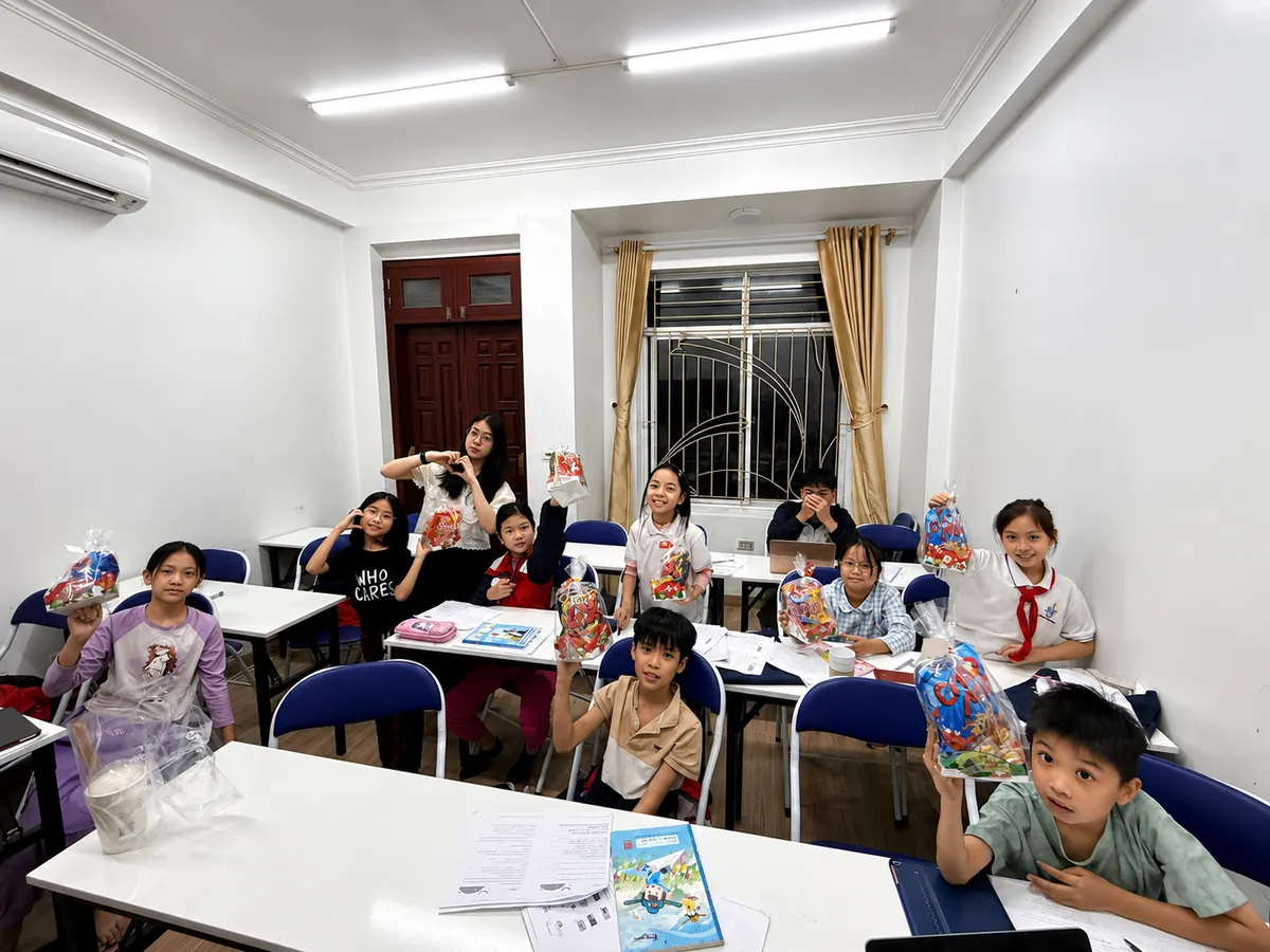 Học sinh tiểu học GIANGTES trong lớp học